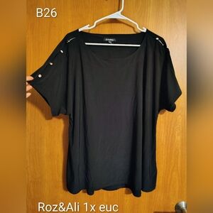 Roz & Ali Black Short-Sleeve Top with Shoulder Buttons